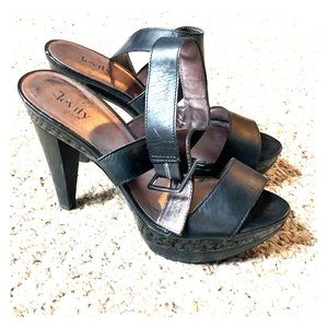 Platform strapped heels